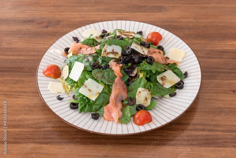 Great spinach salad with smoked salmon, Parmesan cheese slices, sliced black olives and olive oil Great spinach salad with smoked salmon, Parmesan cheese slices, sliced black olives and olive oil