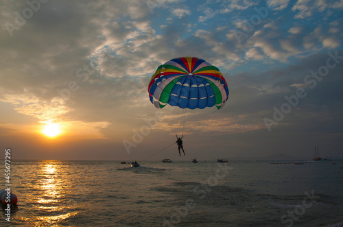 Parasailing is generally played on the beach of Pattaya. It is another thing that creates a strangeness in the evening sky.