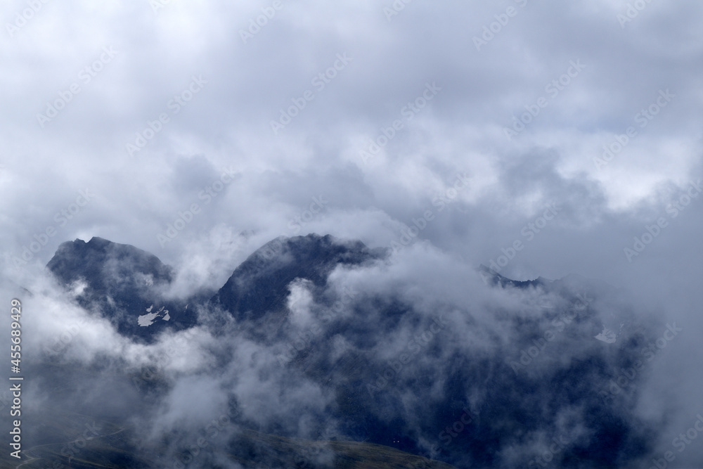 Obraz premium Tiroler Berge und Wolken