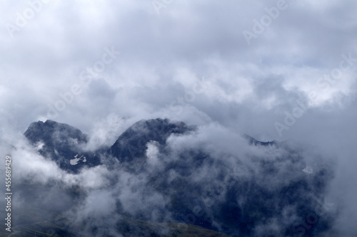 Tiroler Berge und Wolken