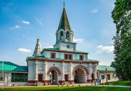 The walled territory of the tsar's estate was called the Sovereign's Yard. The preserved architectural monuments were erected in the second half of the 17th century.    