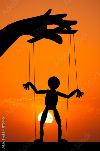 silhouette illustration of puppeteer © adrenalinapura