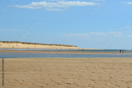 Plage de la palmyre sur la cote sauvage en charente maritime photo