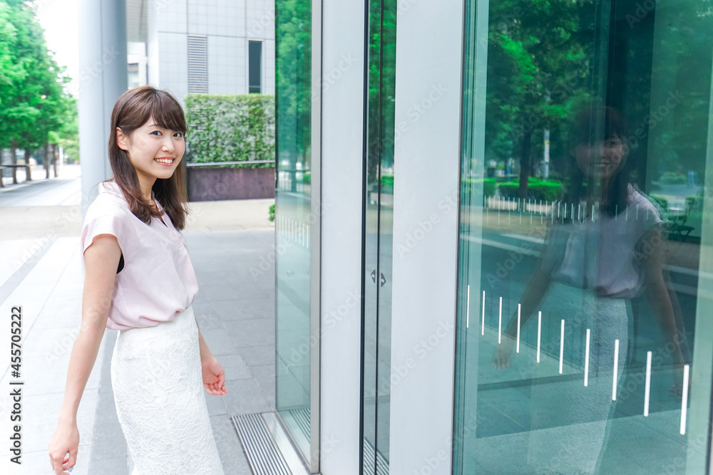 ビジネスカジュアル女性 ビジネスカジュアル女性