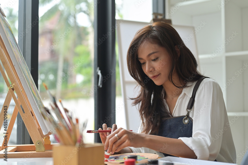 Obraz premium Portrait of the young talented female artist making sketches. Art, creativeness concept.