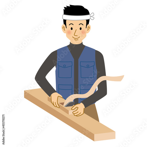 カンナを使う大工の男性