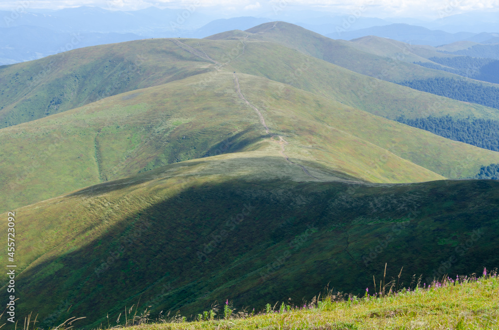 Naklejka premium landscape with mountains and sky