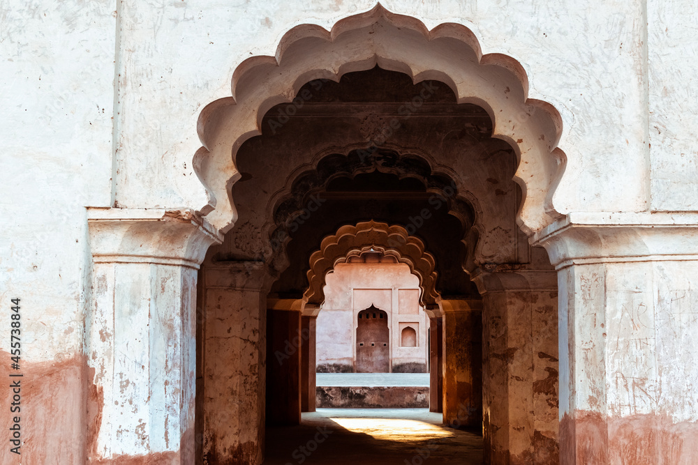 Ornate arches of an arcaded corridor in the ancient Raja Mahal palace in Orchha.