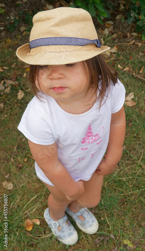 fille chapeau
