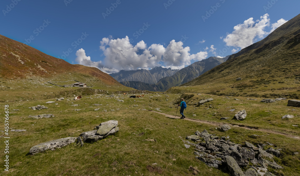 Wanderer auf der Alm im Herbst. Wanderer auf der Alm im Herbst.