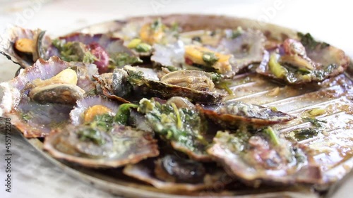 Pour lemon juice to delicious limpets