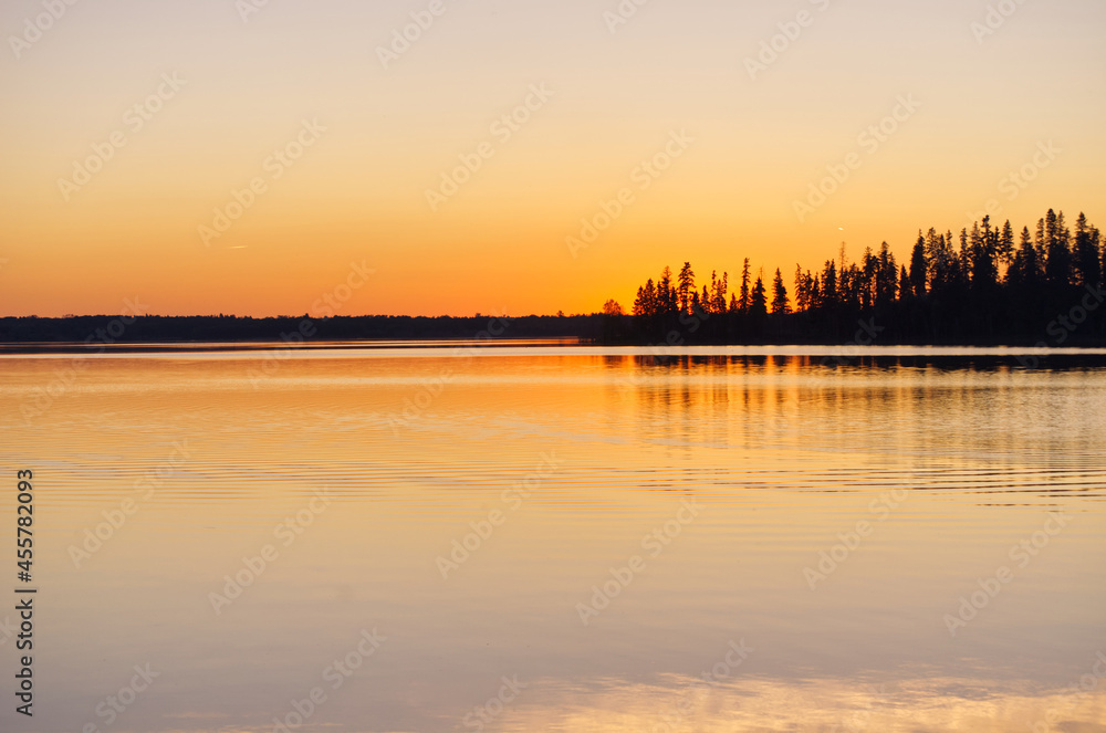 Obraz premium A Colourful Evening at Astotin Lake