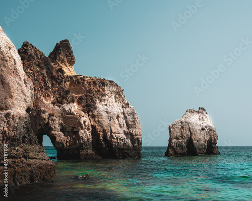 Playa rocosa de portugal, playa de trés irmanos