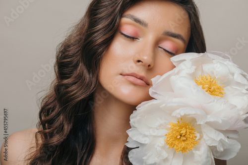 Beauty portrait with white flowers 