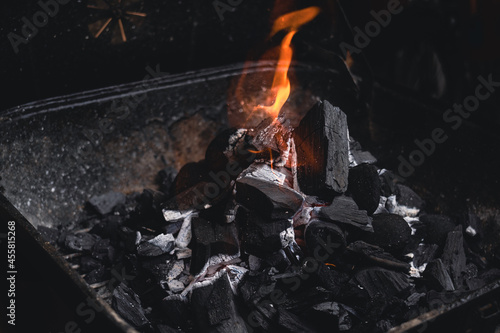 Carbón encendido 