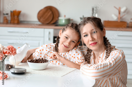Little girl and her mother ...