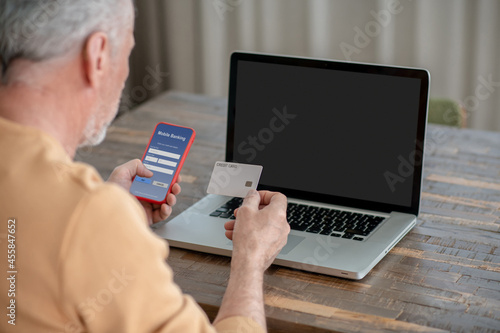 A man paying in internet using his credit card