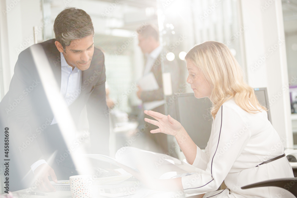 Fototapeta premium Business people talking in office