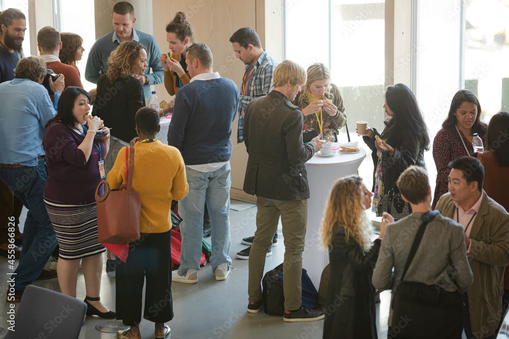 Obraz premium People talking during conference break
