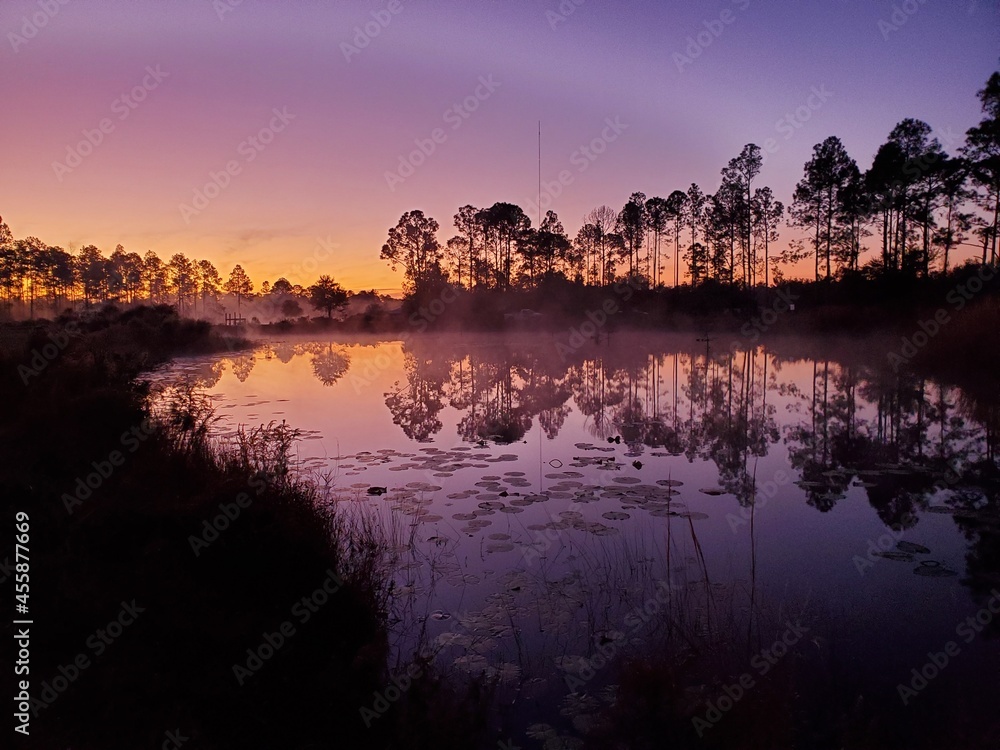 Obraz premium sunrise over lake