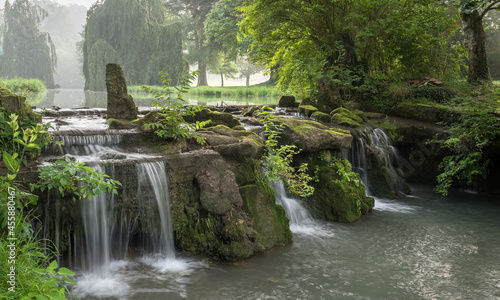 Petite cascade dans le Nord de la France