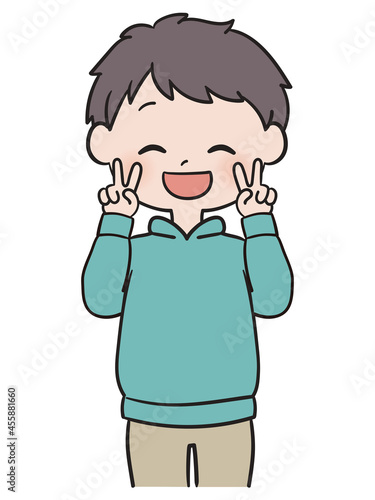 ダブルピースする男の子