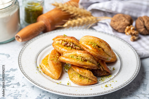 Dilberdudagi with walnut, t...
