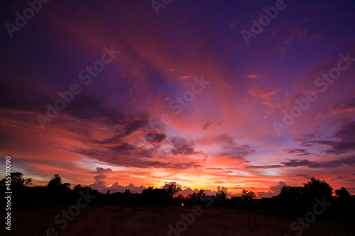 The colorful sky is beautiful in the evening.