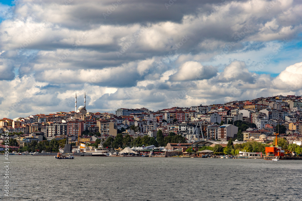 Fototapeta premium Istanbul city on the coast of Golden Horn bay