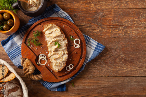 Obraz na płótnie Sandwich with lard and pickled cucumber