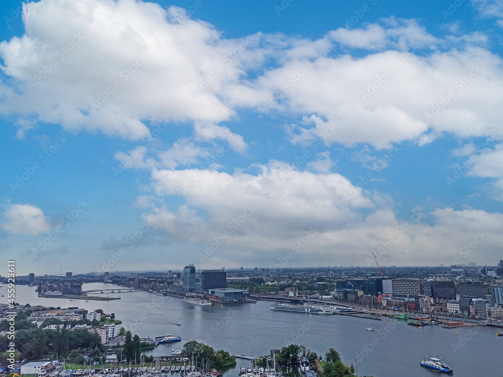 vue du port de la ville d'Amsterdam