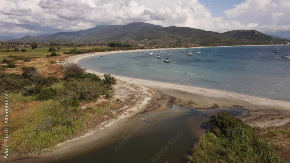 plage déserte en été en Corse plage déserte en été en Corse