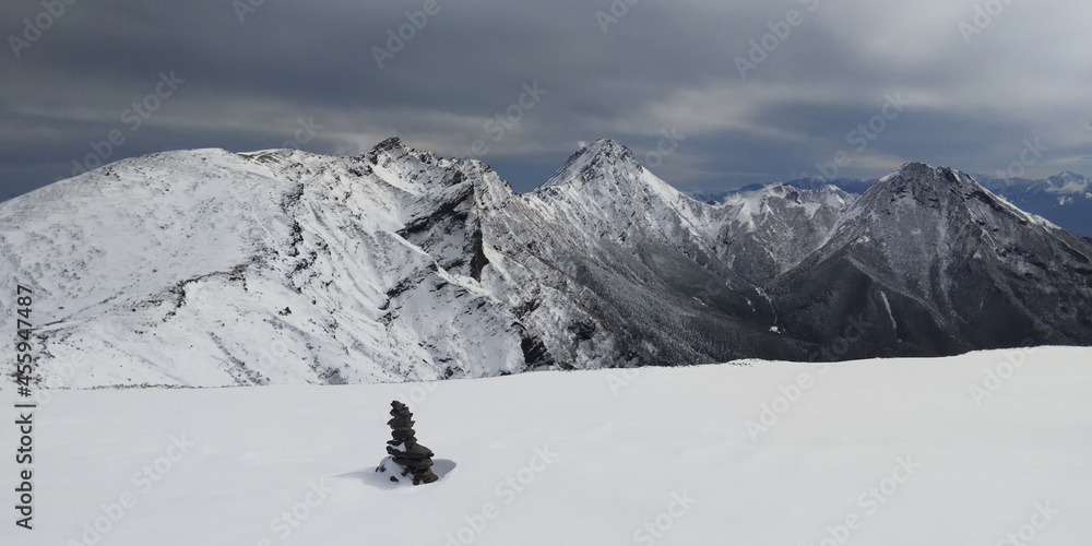 硫黄岳から見た雪の横岳、赤岳、阿弥陀岳