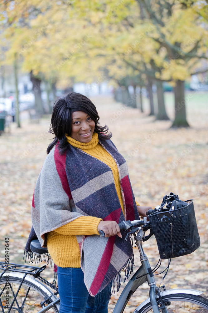 Obraz premium Portrait smiling, confident senior woman bike riding in autumn park