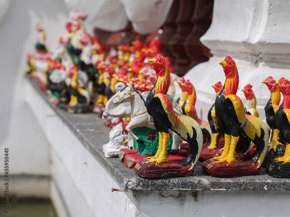 Φωτογραφία The statue of a gamecock that is used to worship sacred things in Thailand