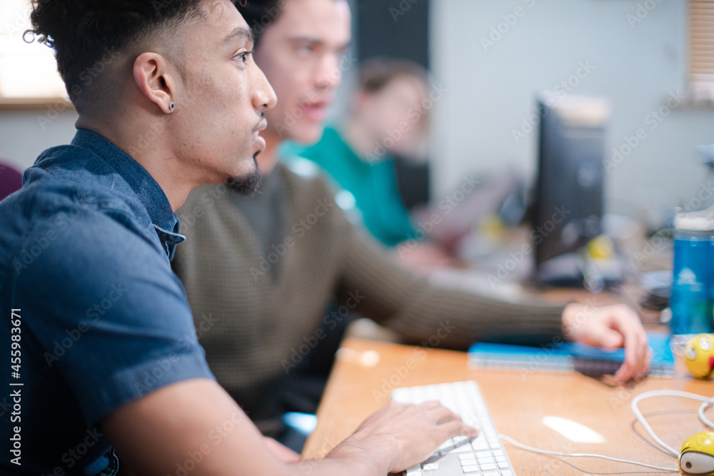 Fototapeta premium Colleagues working together in office