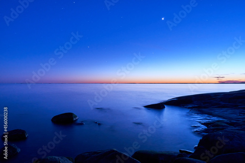 Sunset in the sea © PekkaLinna