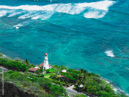 Fototapeta Naklejka Na Ścianę i Meble -  Diamond Head Lighthouse, Honolulu, Hawaii Shoreline with Waves Coming in