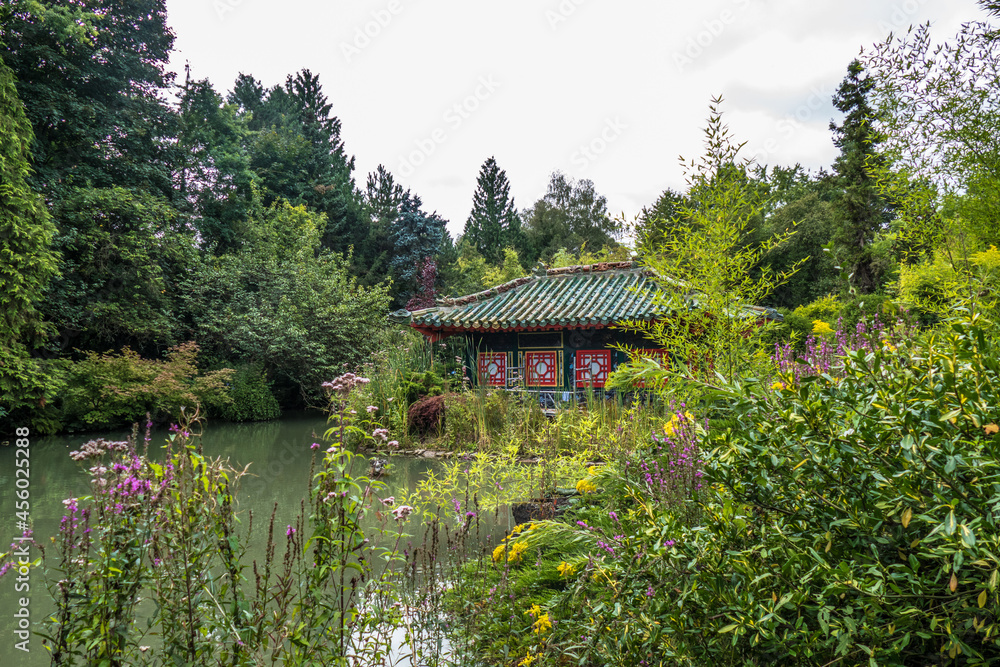 Obraz premium Gebäude im chinesischen Garten