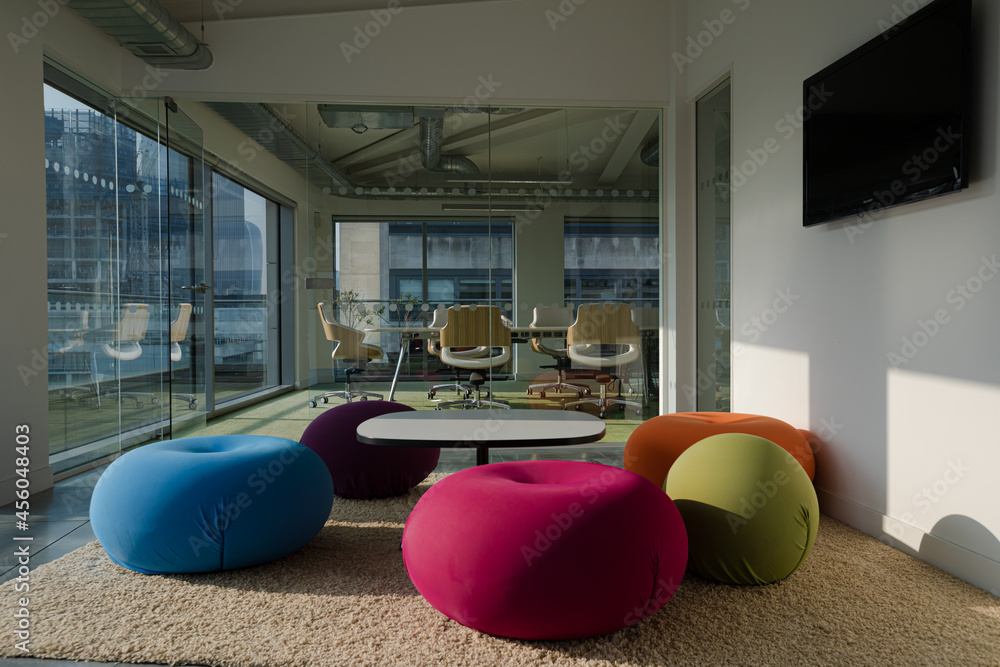 Φωτογραφία Colourful relax zone in modern office
