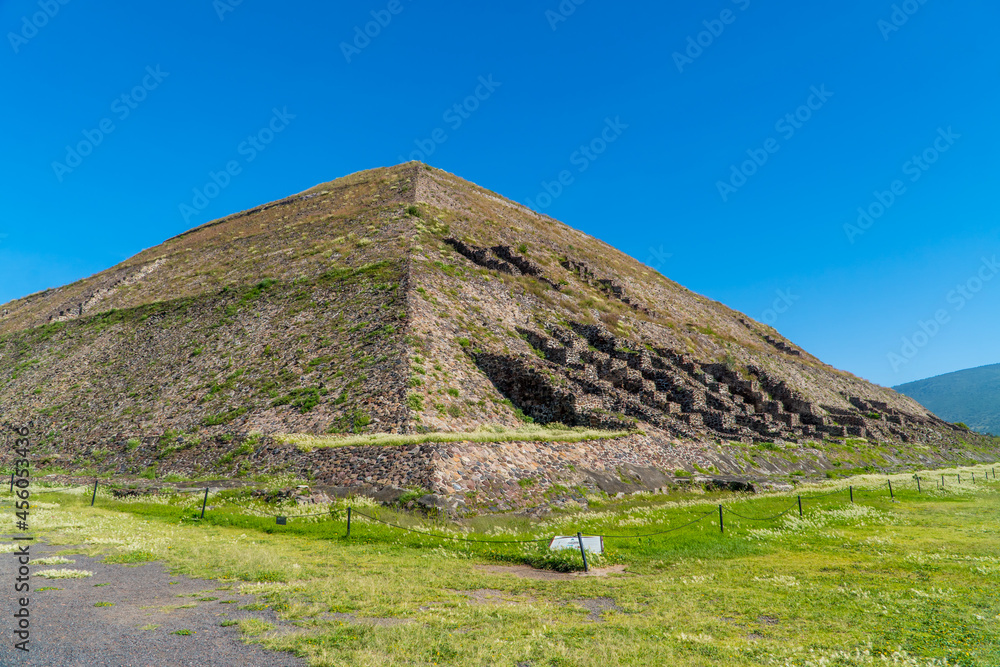 Panoramic side view of the Pyramid of the Sun in Teotihuacán, Mexico Panoramic side view of the Pyramid of the Sun in Teotihuacán, Mexico