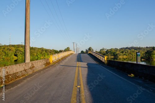ESTRADA VAZIA