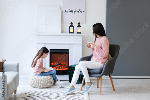 Young mother and daughter r...