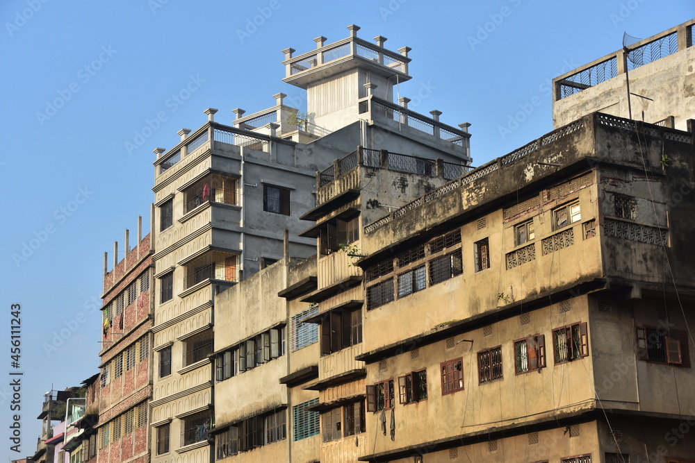 バングラデシュの首都のダッカ
古い建物と青空
