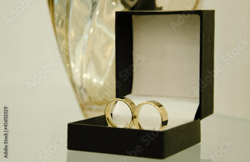Par de alianças de casamento