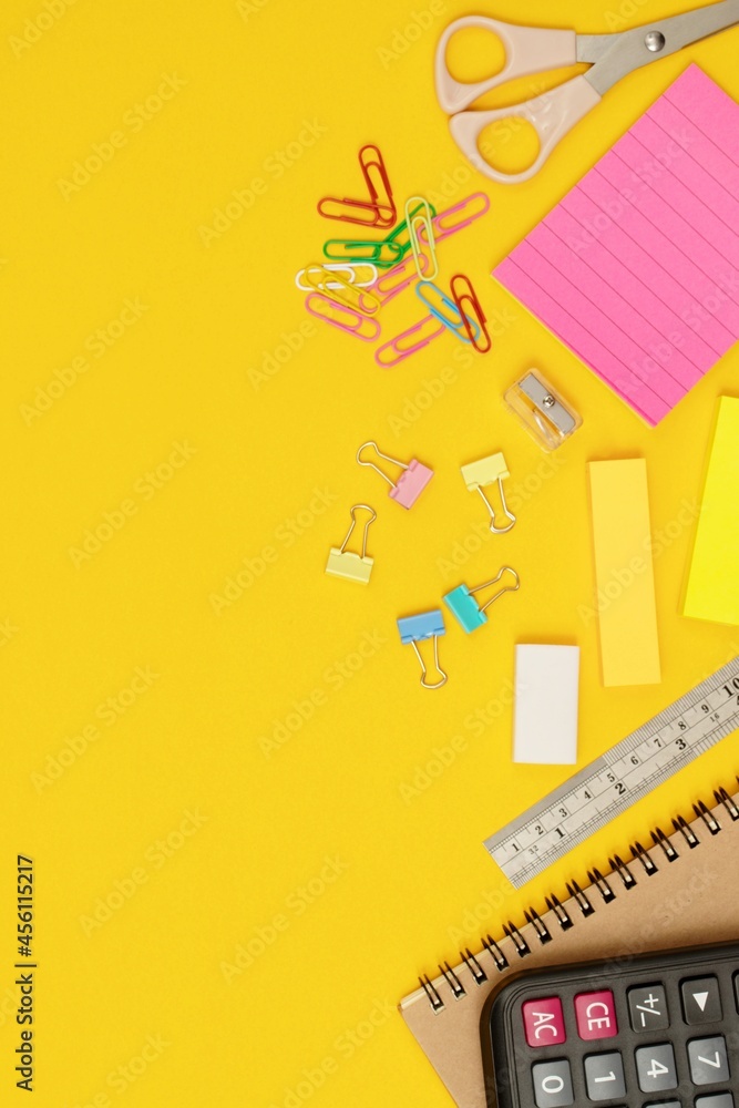 Naklejka premium Working equipment and assembling reports in the office