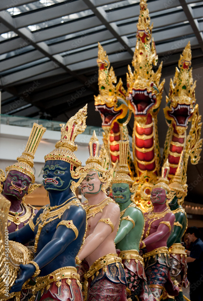 Fototapeta premium the three-headed dragon and the gods of Thailand