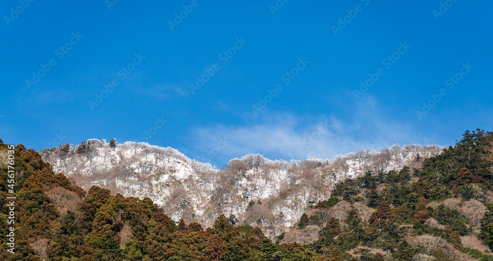 冬の大山(阿夫利山)山頂付近のクローズアップ
【close up of the summit of Mt. Oyama in Japan】 冬の大山(阿夫利山)山頂付近のクローズアップ
【close up of the summit of Mt. Oyama in Japan】