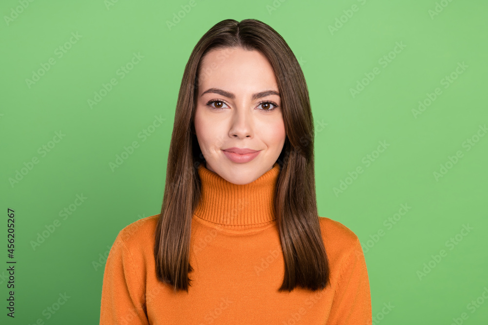 Photo portrait smiling woman wearing casual outfit isolated pastel green color background Photo portrait smiling woman wearing casual outfit isolated pastel green color background