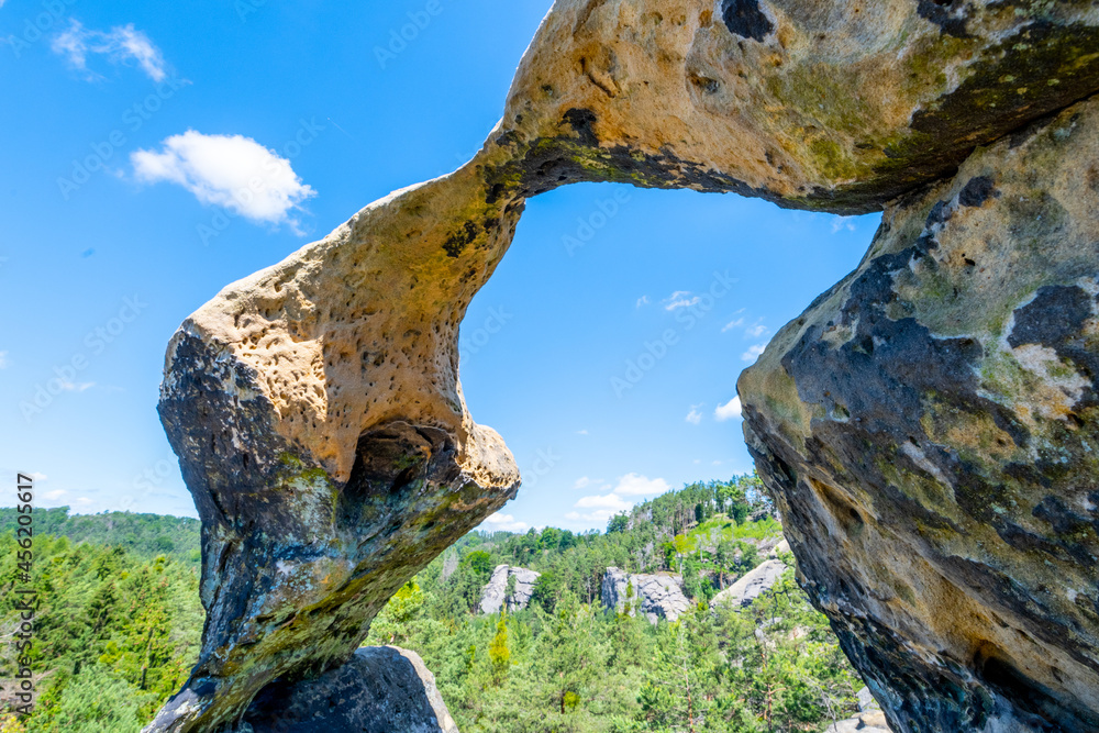 Unique sandstone arch in pine forest on dry sunny summer day. Bohemian Paradise, Czech Republic - obrazy, fototapety, plakaty 